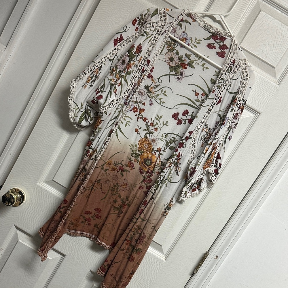 Gimmicks by BKE Floral Ombre Blouse